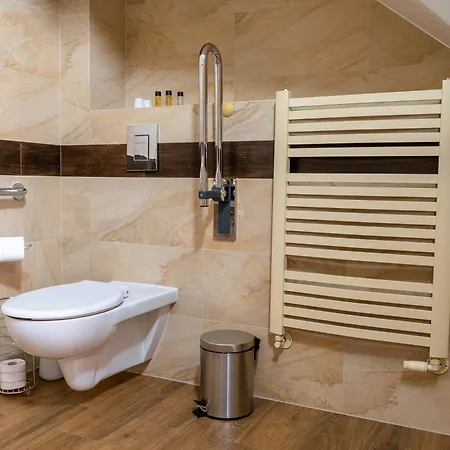 فندق مبيت وإفطار Zlota Jesien Restauracja I Nad Jeziorem 4*