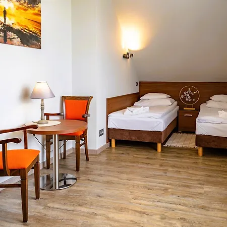 Zlota Jesien Restauracja I Nad Jeziorem 4*