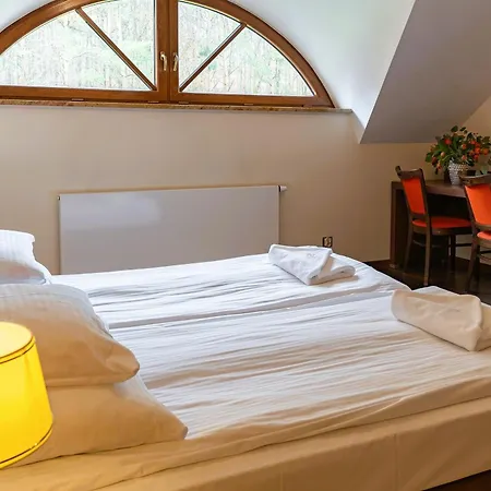 Bed & Breakfast Zlota Jesien Restauracja I Nad Jeziorem