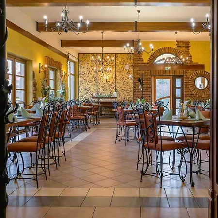 Zlota Jesien Restauracja I Nad Jeziorem Kartuzy